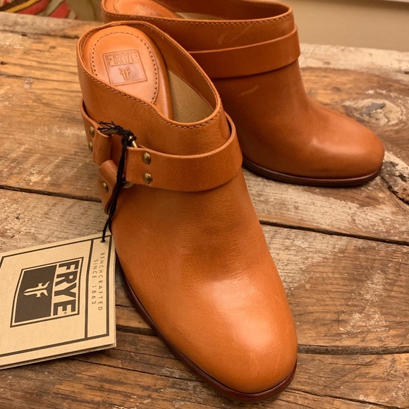Frye Shoes - NWT FRYE Women's Laurie Harness Mule 8